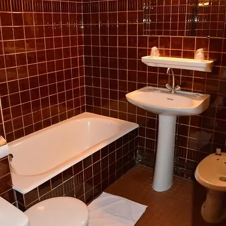 Hotel De La Haute Provence 2*
